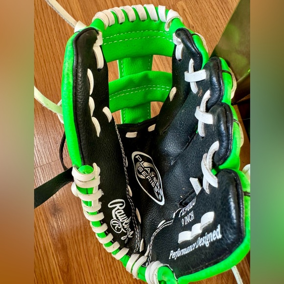 Rawlings Kid Baseball Glove - Picture 2 of 4